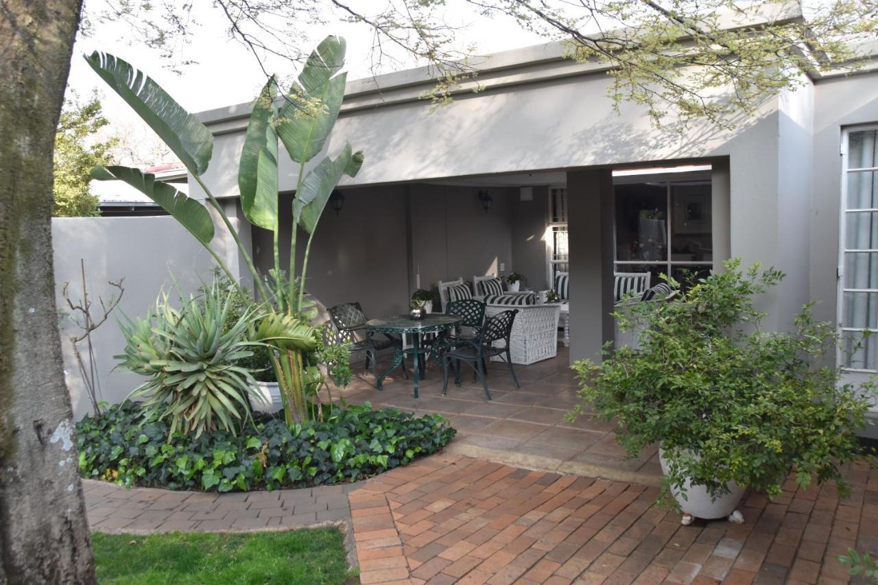Rosebank Lodge Guesthouse By Claires Johannesburg Luaran gambar