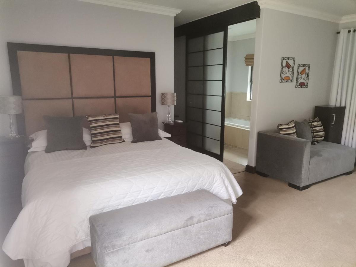 Rosebank Lodge Guesthouse By Claires Johannesburg Luaran gambar