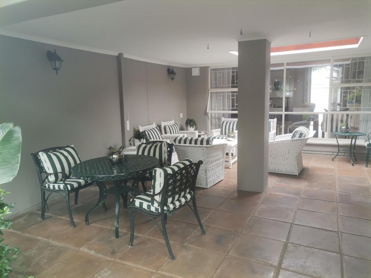 Rosebank Lodge Guesthouse By Claires Johannesburg Luaran gambar