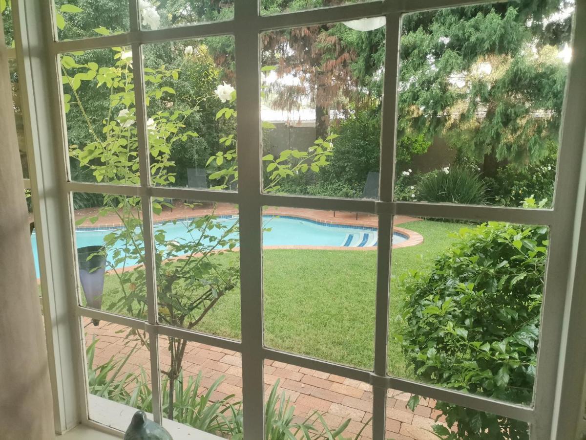 Rosebank Lodge Guesthouse By Claires Johannesburg Luaran gambar