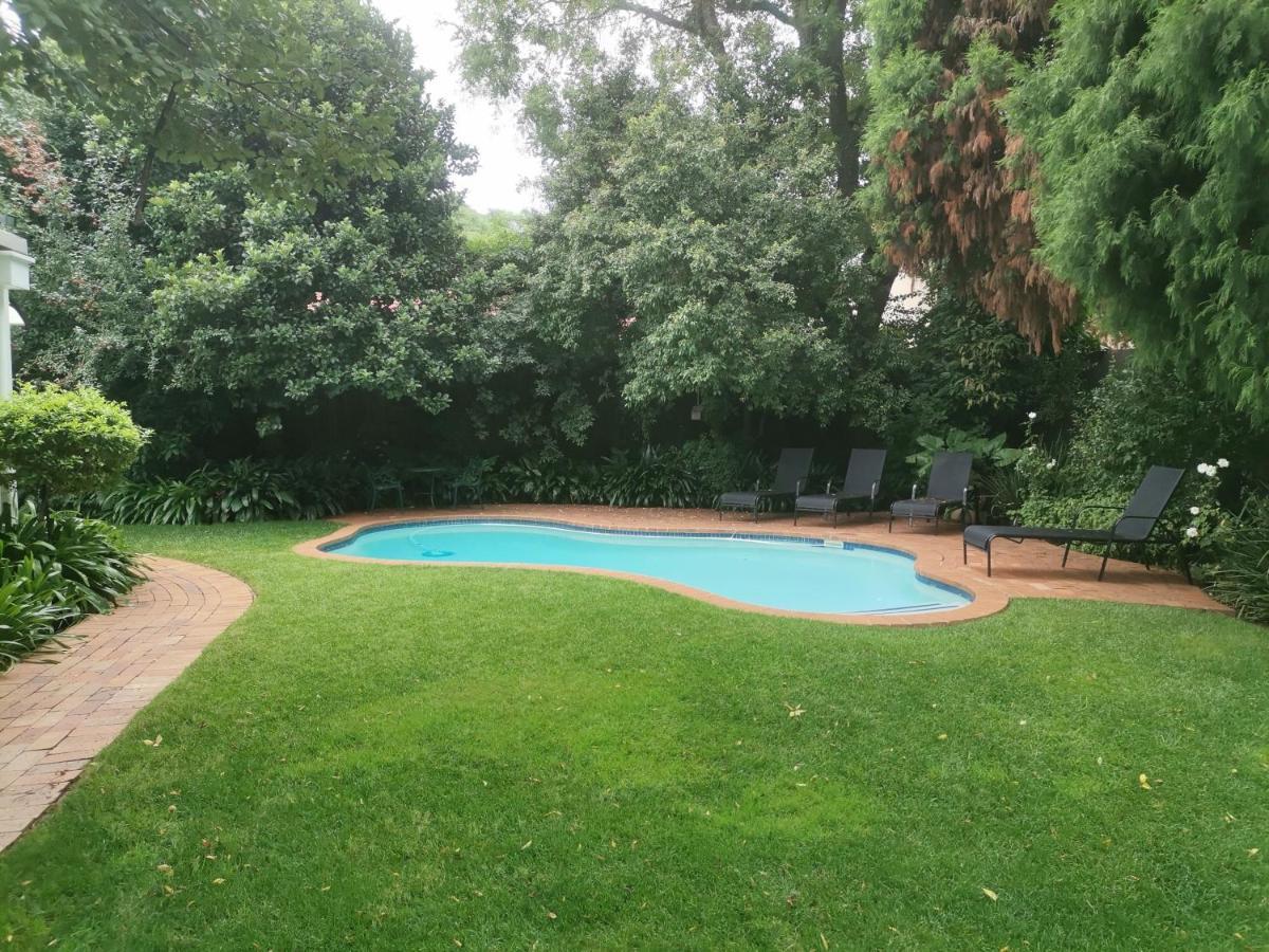 Rosebank Lodge Guesthouse By Claires Johannesburg Luaran gambar