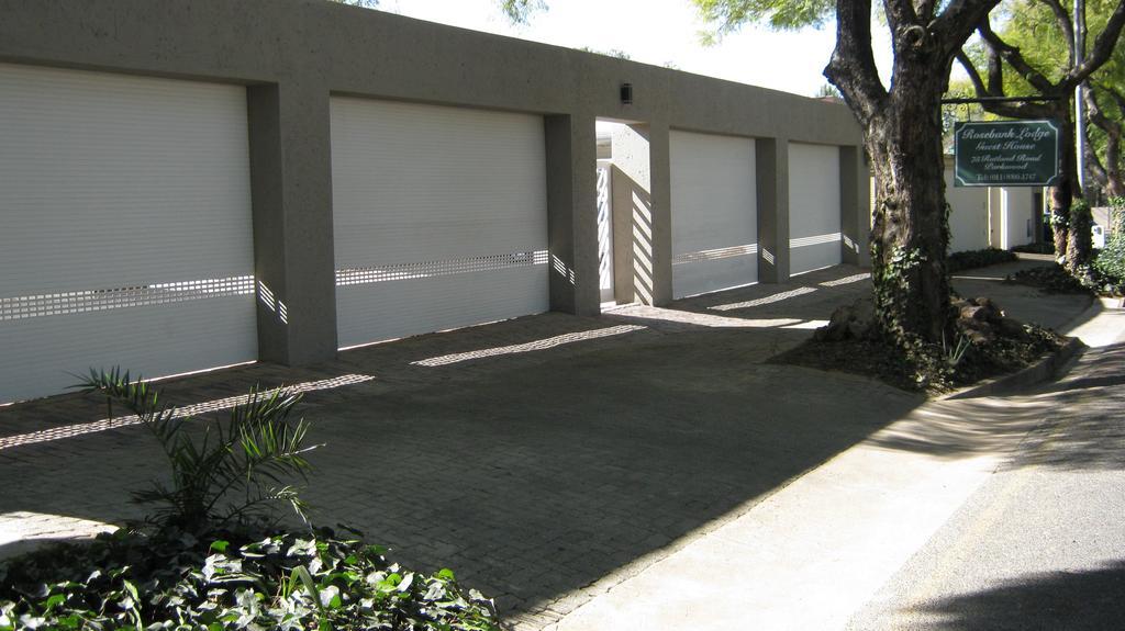 Rosebank Lodge Guesthouse By Claires Johannesburg Luaran gambar