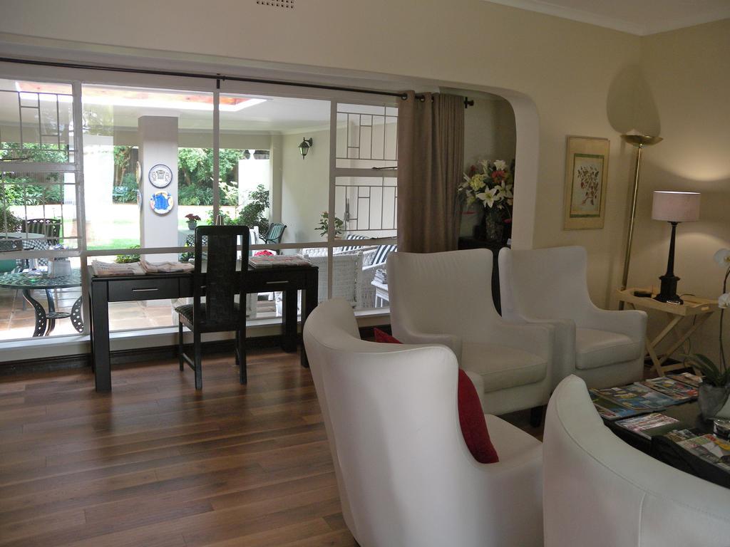 Rosebank Lodge Guesthouse By Claires Johannesburg Luaran gambar