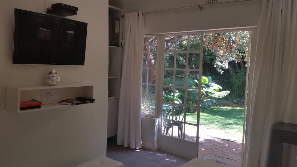 Rosebank Lodge Guesthouse By Claires Johannesburg Luaran gambar