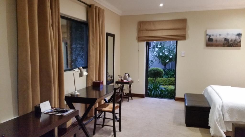 Rosebank Lodge Guesthouse By Claires Johannesburg Luaran gambar