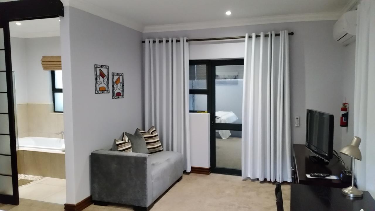 Rosebank Lodge Guesthouse By Claires Johannesburg Luaran gambar