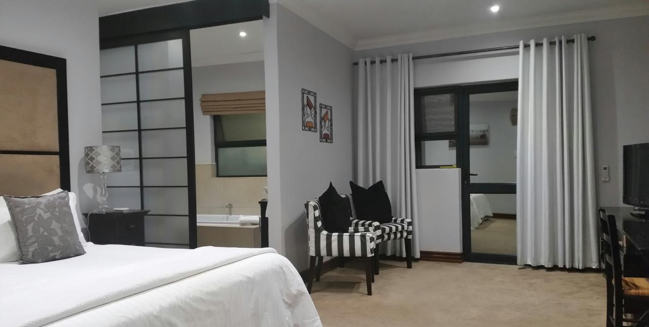Rosebank Lodge Guesthouse By Claires Johannesburg Luaran gambar