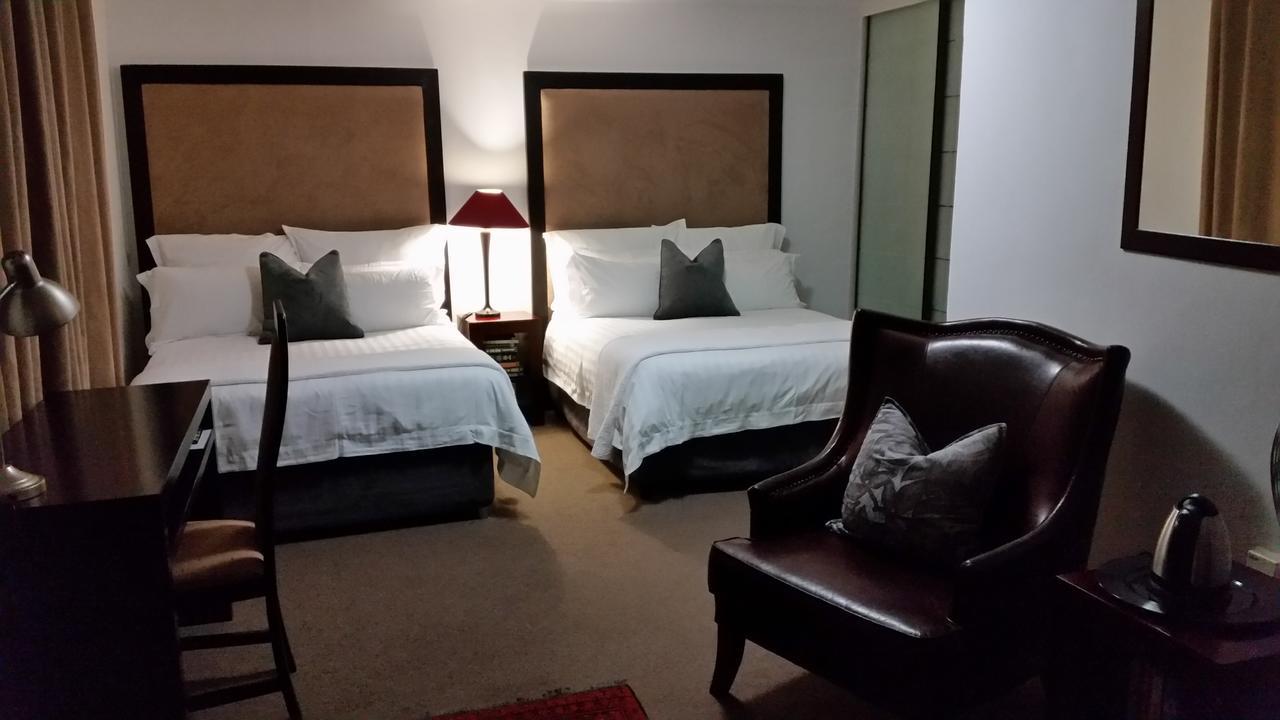 Rosebank Lodge Guesthouse By Claires Johannesburg Luaran gambar